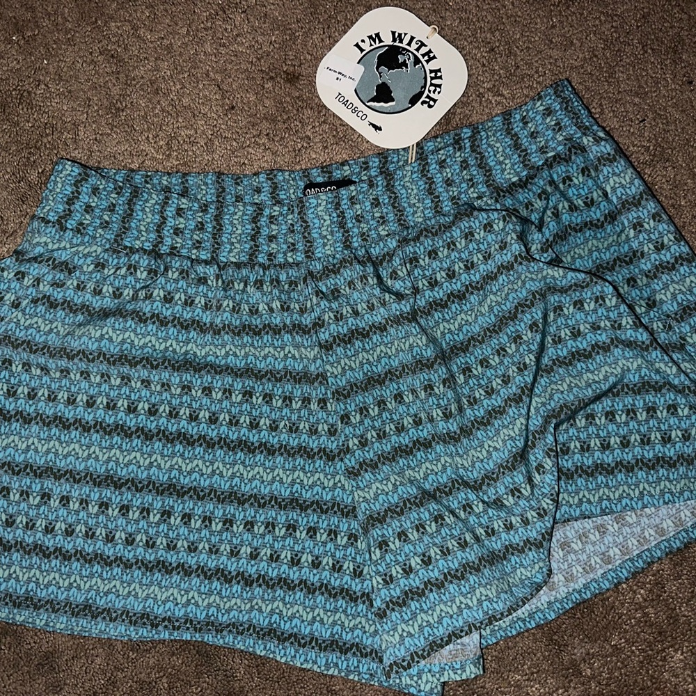 Toad&co womens L shorts with lil zip pocket in back